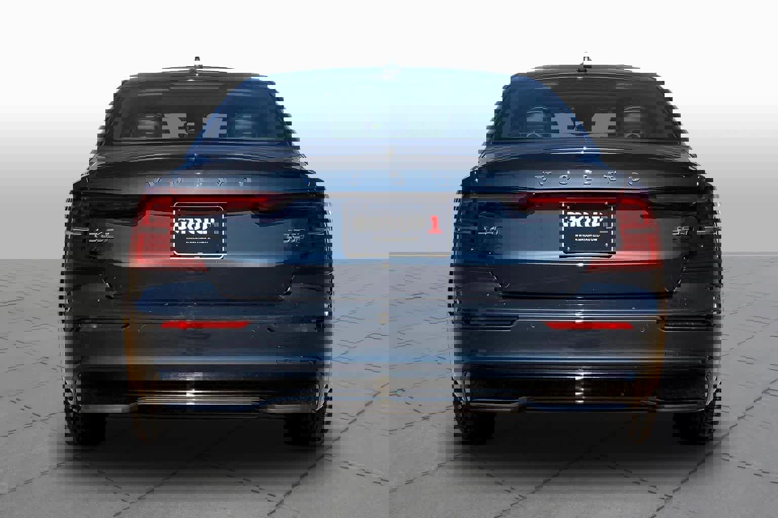 Used 2023 Volvo S60 B5 Plus image 2