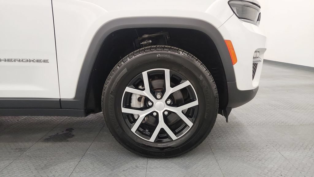 Used 2024 Jeep Grand Cherokee Limited AWD/4WD image 27