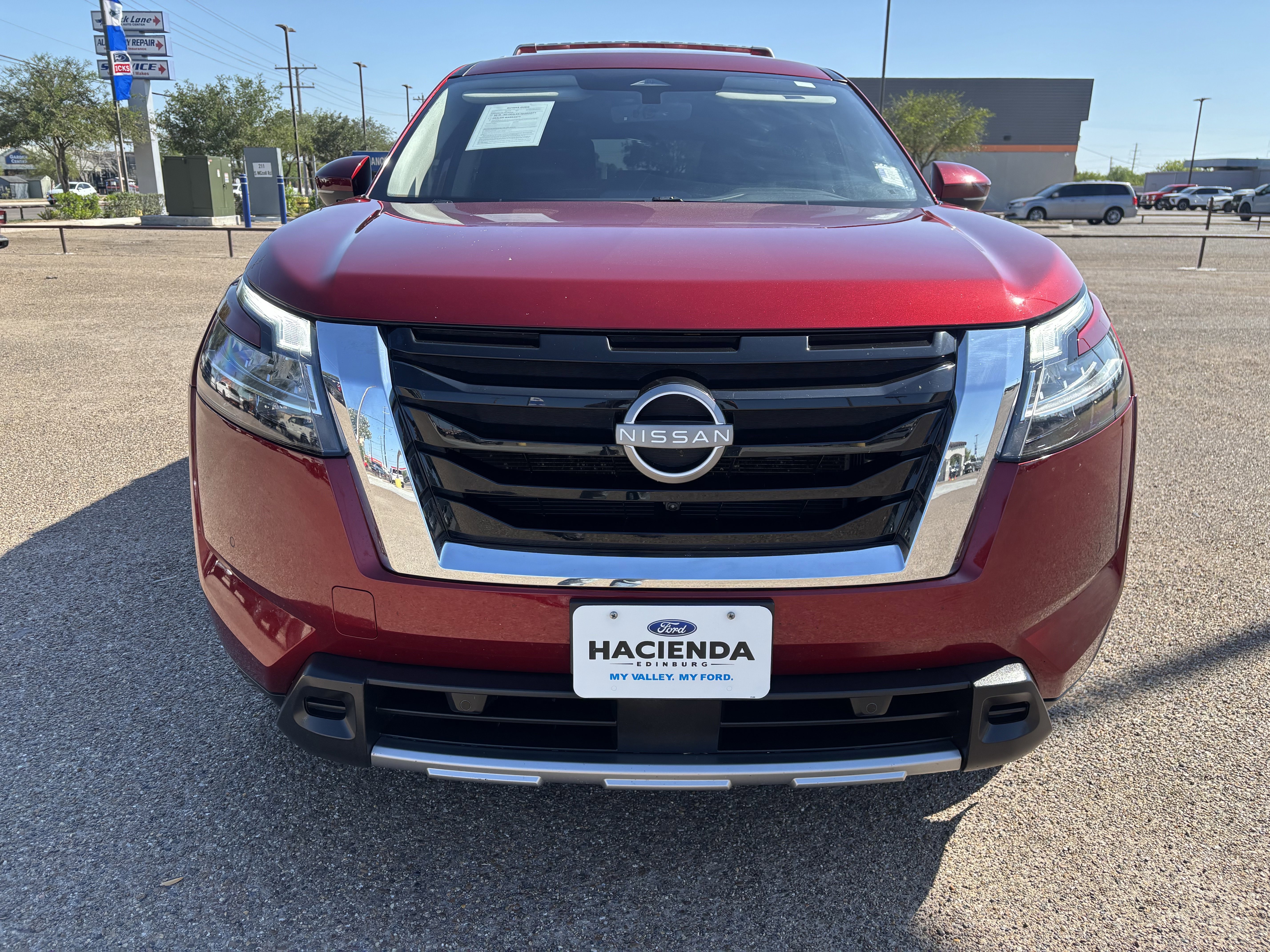 Used 2023 Nissan Pathfinder SL image 7