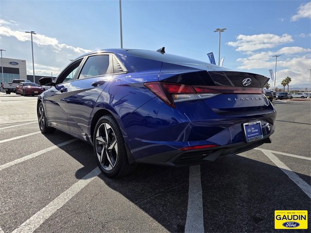 Used 2023 Hyundai Elantra SEL w/ Convenience Package image 3