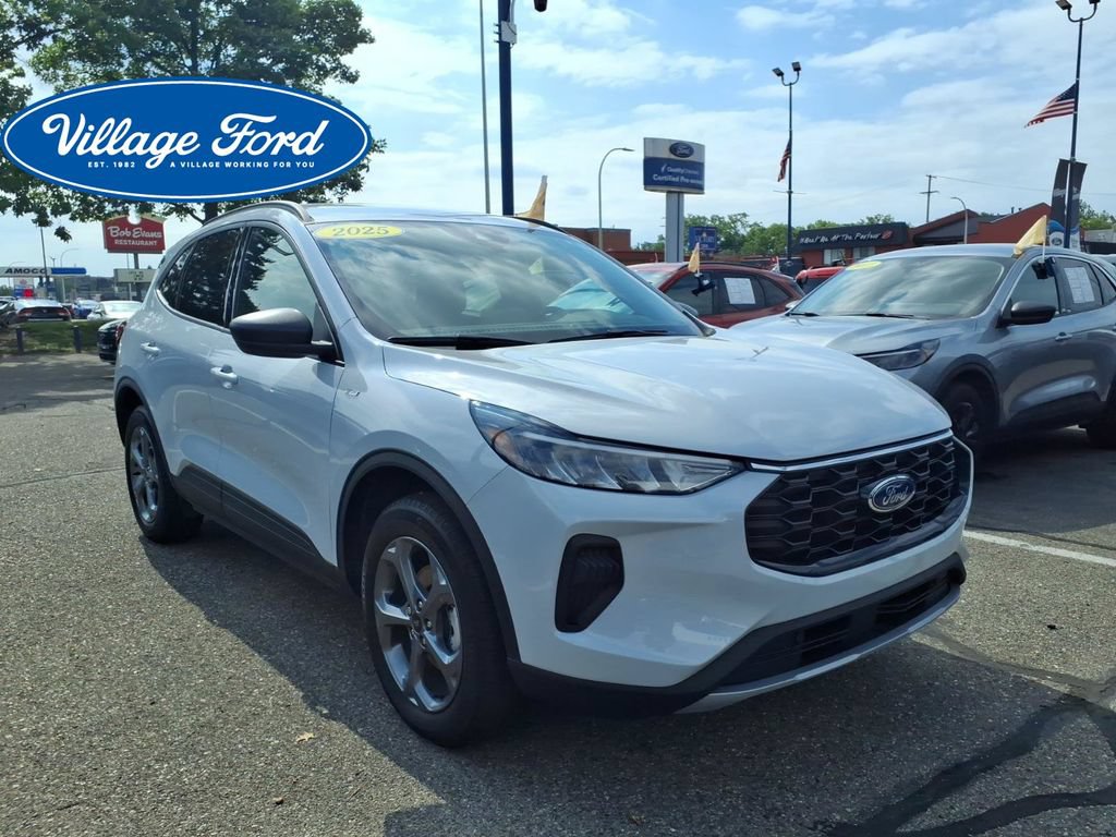 Certified 2025 Ford Escape ST-Line w/ Cold Weather Package AWD/4WD image 3