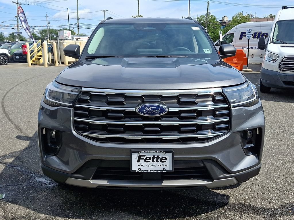 Certified 2025 Ford Explorer Active w/ Active Comfort Package AWD/4WD image 2