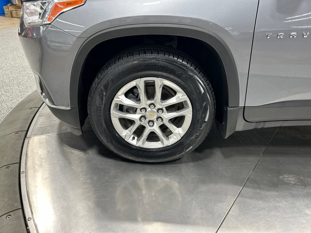 Used 2020 Chevrolet Traverse LT w/ Driver Confidence II Package AWD/4WD image 32