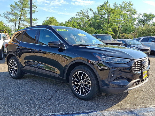 Certified 2023 Ford Escape SE w/ PHEV Premium Package FWD image 25