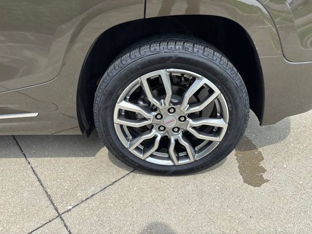Used 2023 GMC Terrain Denali w/ Denali Premium Package AWD/4WD image 12