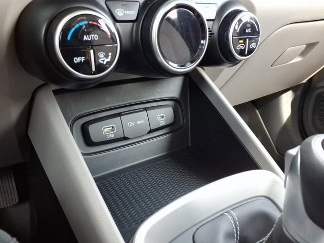 Used 2023 Hyundai Venue SEL image 28