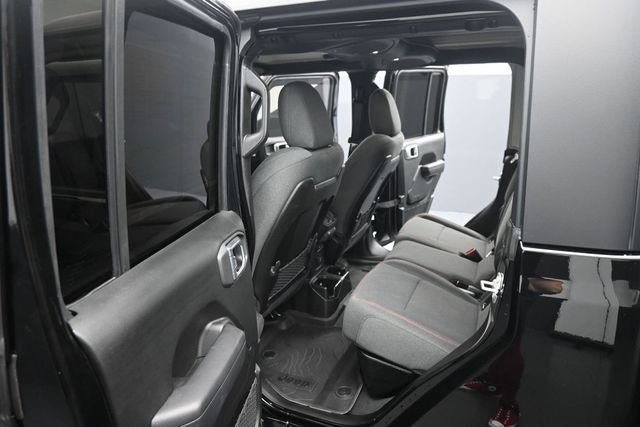 Used 2024 Jeep Gladiator Rubicon w/ Technology Group AWD/4WD image 16