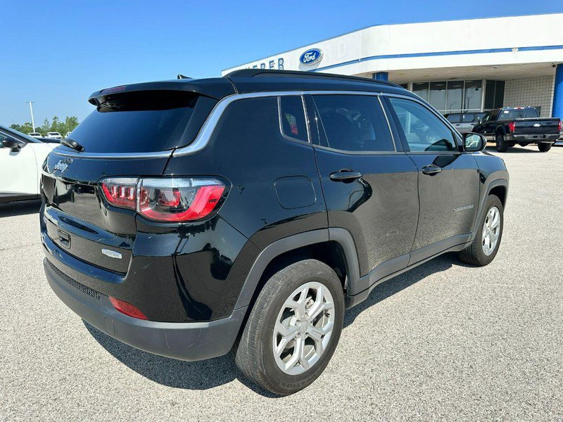 Used 2024 Jeep Compass Latitude AWD/4WD image 6