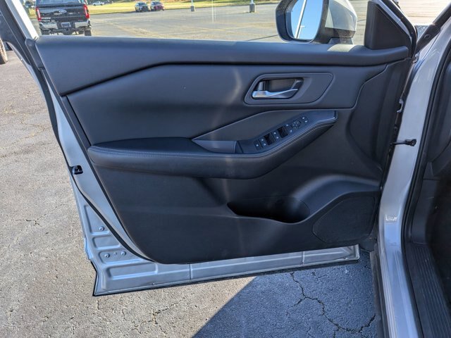 Used 2024 Nissan Rogue SV AWD/4WD image 12