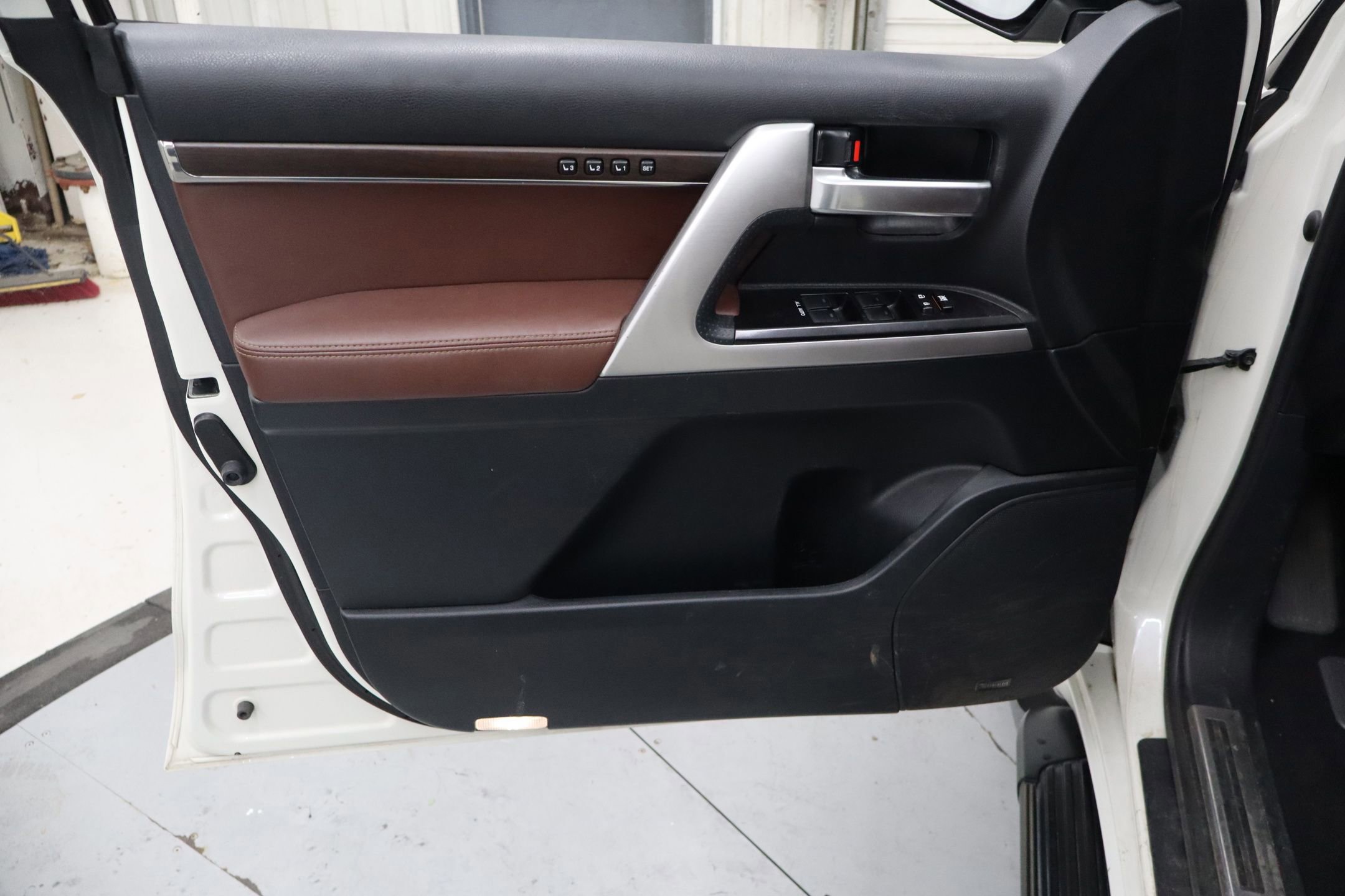 Used 2020 Toyota Land Cruiser AWD/4WD image 14