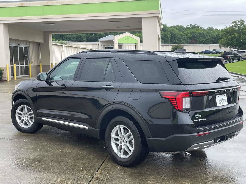 Certified 2025 Ford Explorer Active w/ Active Comfort Package RWD image 5