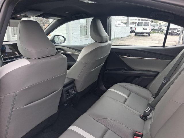 Used 2026 Toyota Camry SE FWD image 5