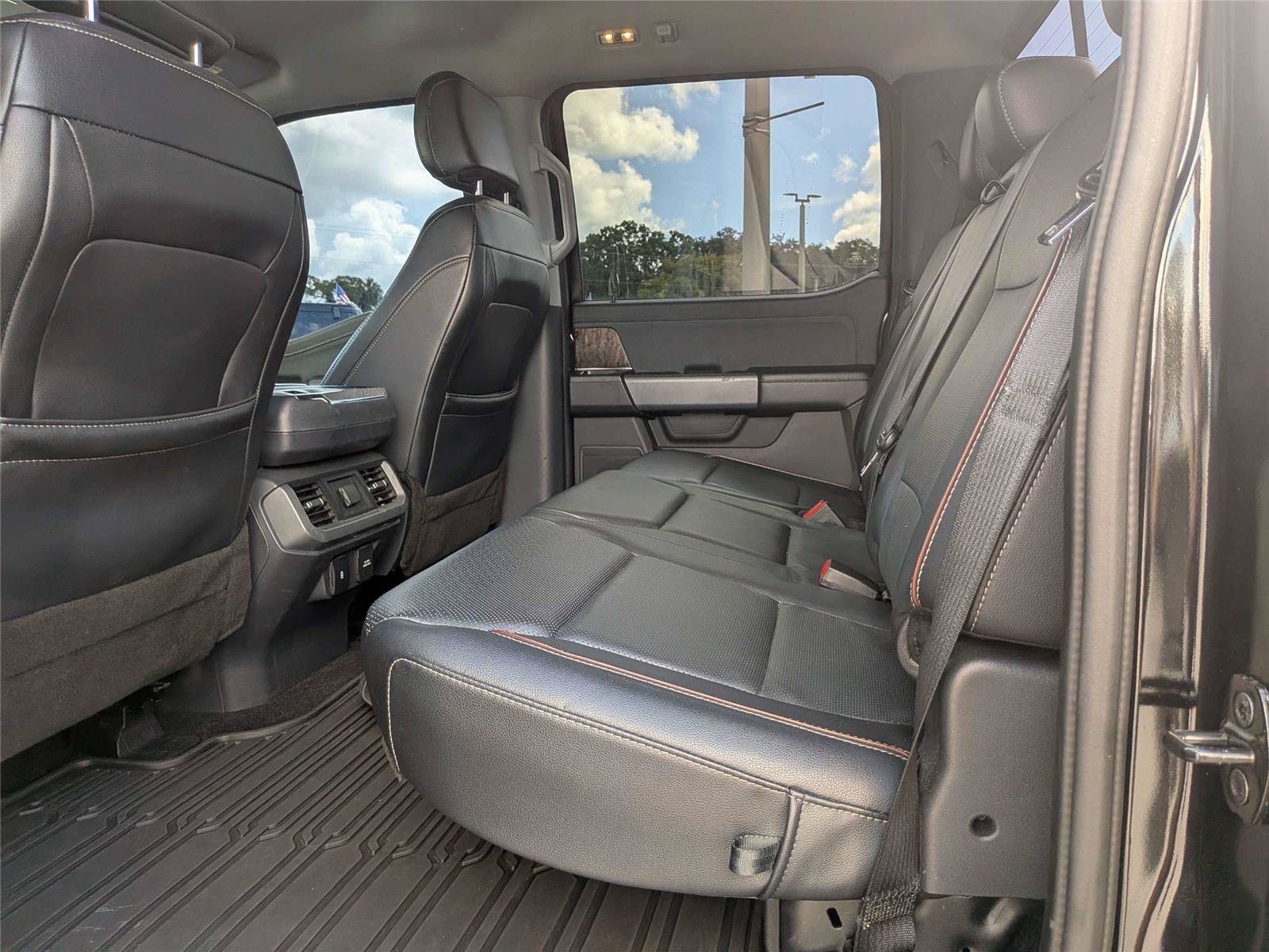 Certified 2022 Ford F150 Lariat w/ Trailer Tow Package AWD/4WD image 13