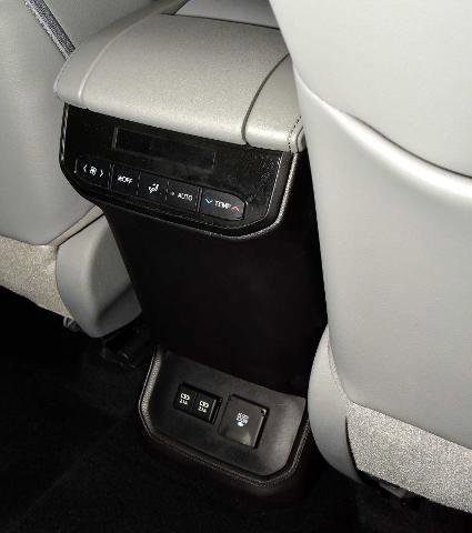 Used 2021 Toyota Highlander Limited image 26