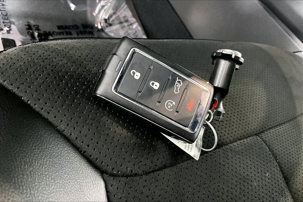 Used 2023 Jeep Grand Cherokee Altitude AWD/4WD image 10