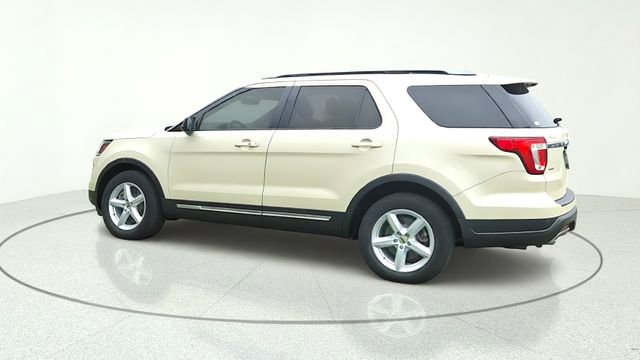 Certified 2018 Ford Explorer XLT FWD image 5