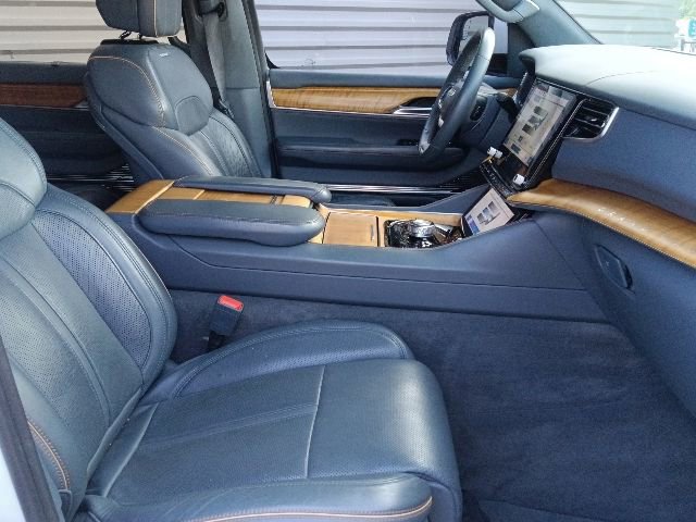 Used 2022 Jeep Grand Wagoneer Series II w/ Premium Group II AWD/4WD image 36