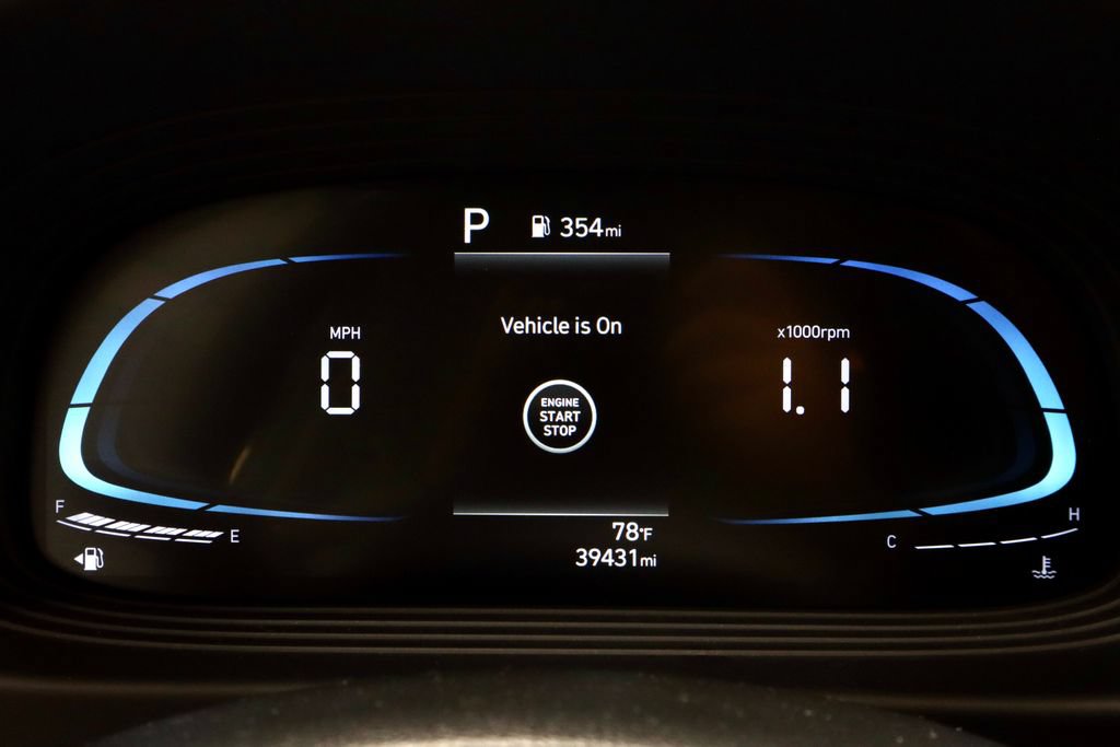 Used 2025 Hyundai Venue SEL FWD image 30