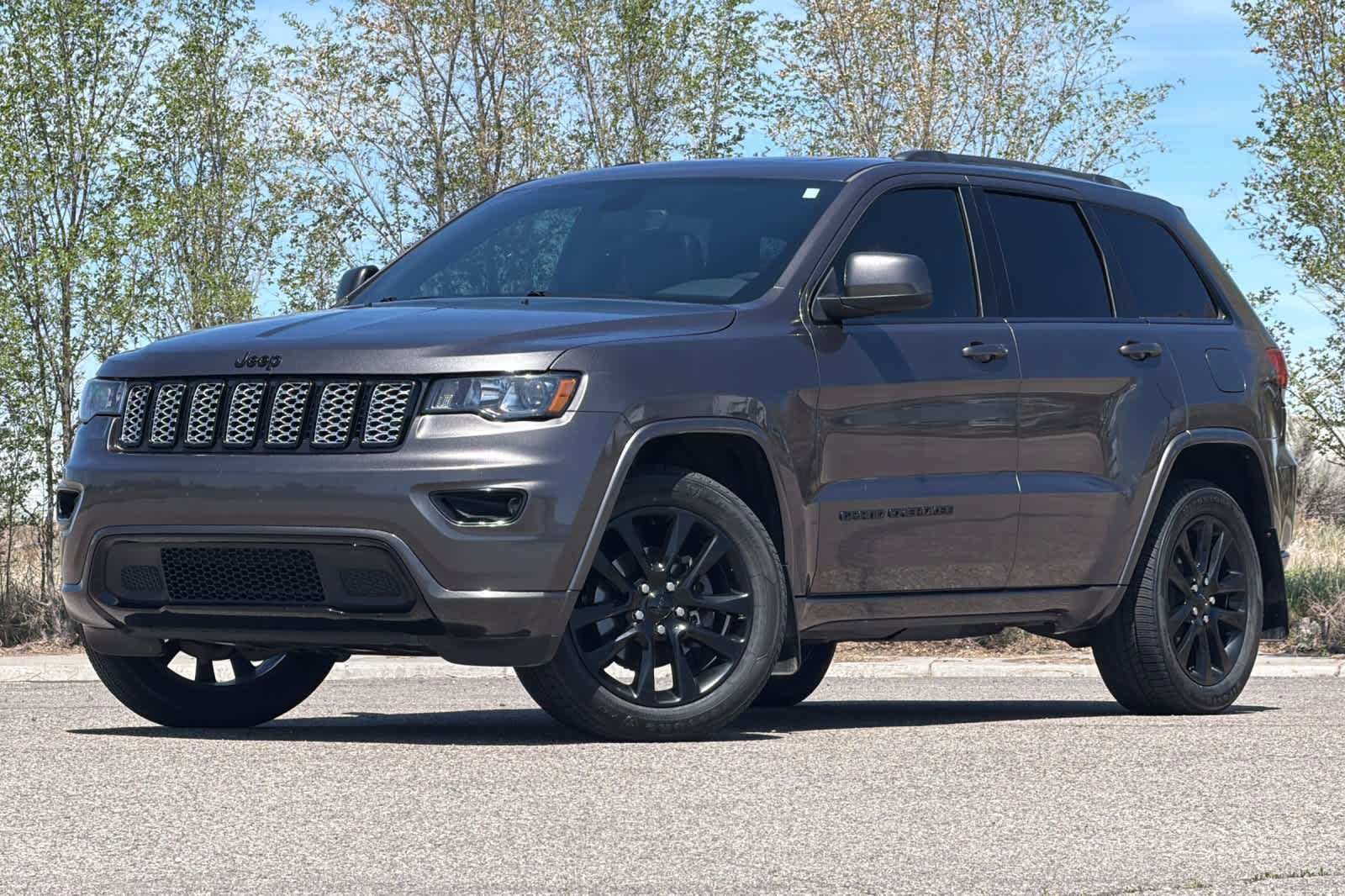 Used 2018 Jeep Grand Cherokee Altitude AWD/4WD image 1