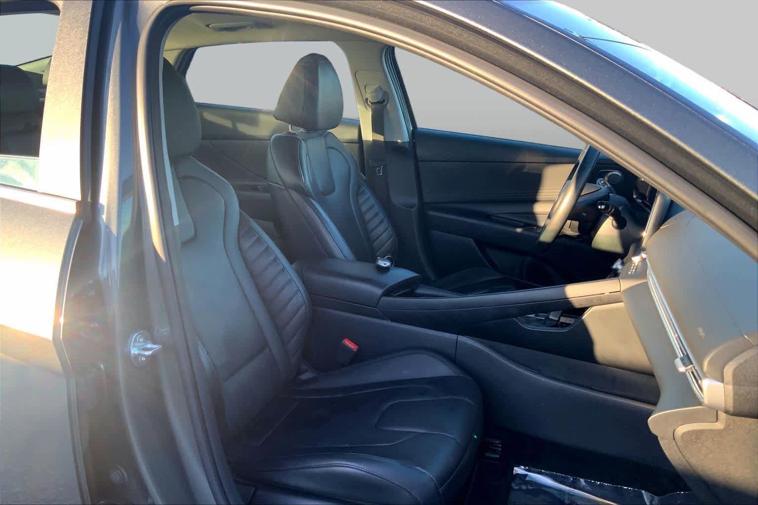 Used 2024 Hyundai Elantra Limited FWD image 9