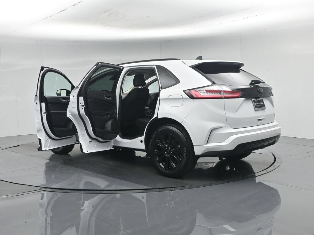 Certified 2022 Ford Edge SE w/ Black Appearance Package AWD/4WD image 31