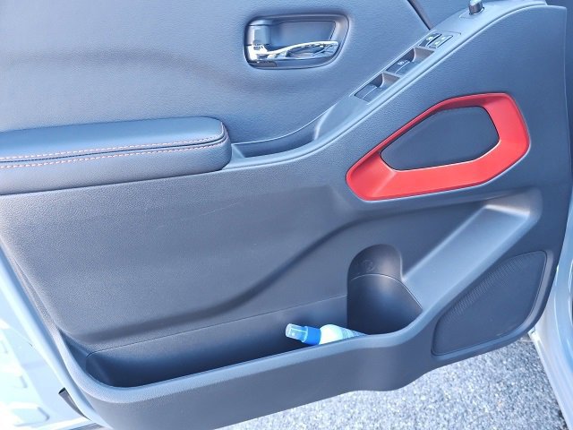 Used 2025 Nissan Frontier PRO-4X image 16