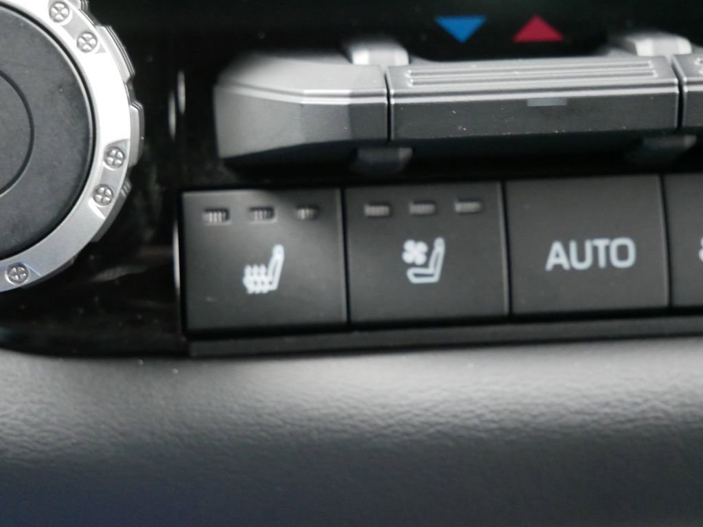 Used 2025 Toyota Sequoia Platinum image 24