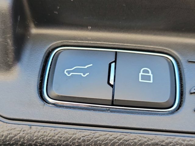 Certified 2023 Ford Explorer XLT w/ Equipment Group 202A RWD image 9