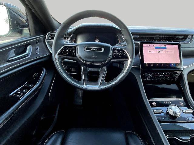 Used 2023 Jeep Grand Cherokee Overland w/ Luxury Tech Group IV AWD/4WD image 10