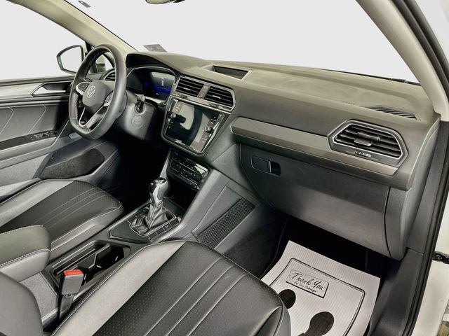 Used 2023 Volkswagen Tiguan SE w/ Panoramic Sunroof Package FWD image 36