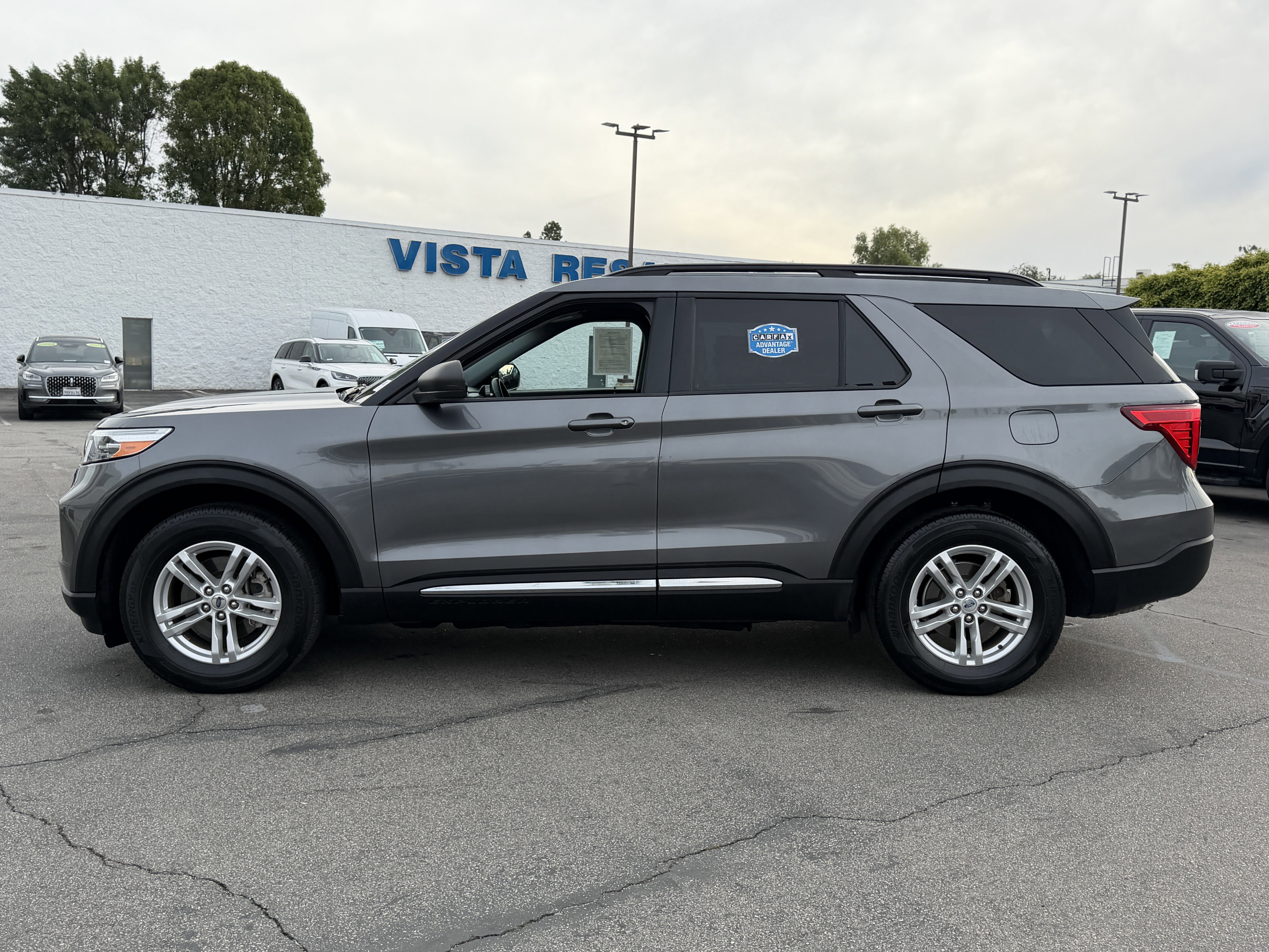 Certified 2022 Ford Explorer XLT RWD image 2