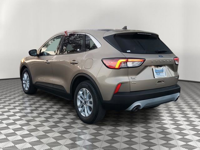 Certified 2020 Ford Escape SE image 2