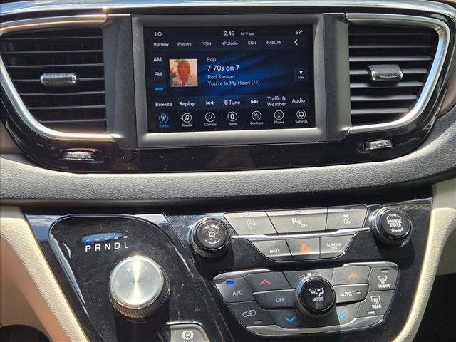 Used 2019 Chrysler Pacifica Touring-L FWD image 12