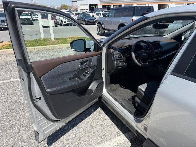 Used 2023 Nissan Rogue SV AWD/4WD image 10