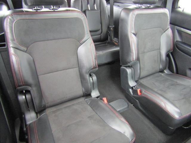 Certified 2018 Ford Explorer XLT w/ Equipment Group 202A image 3