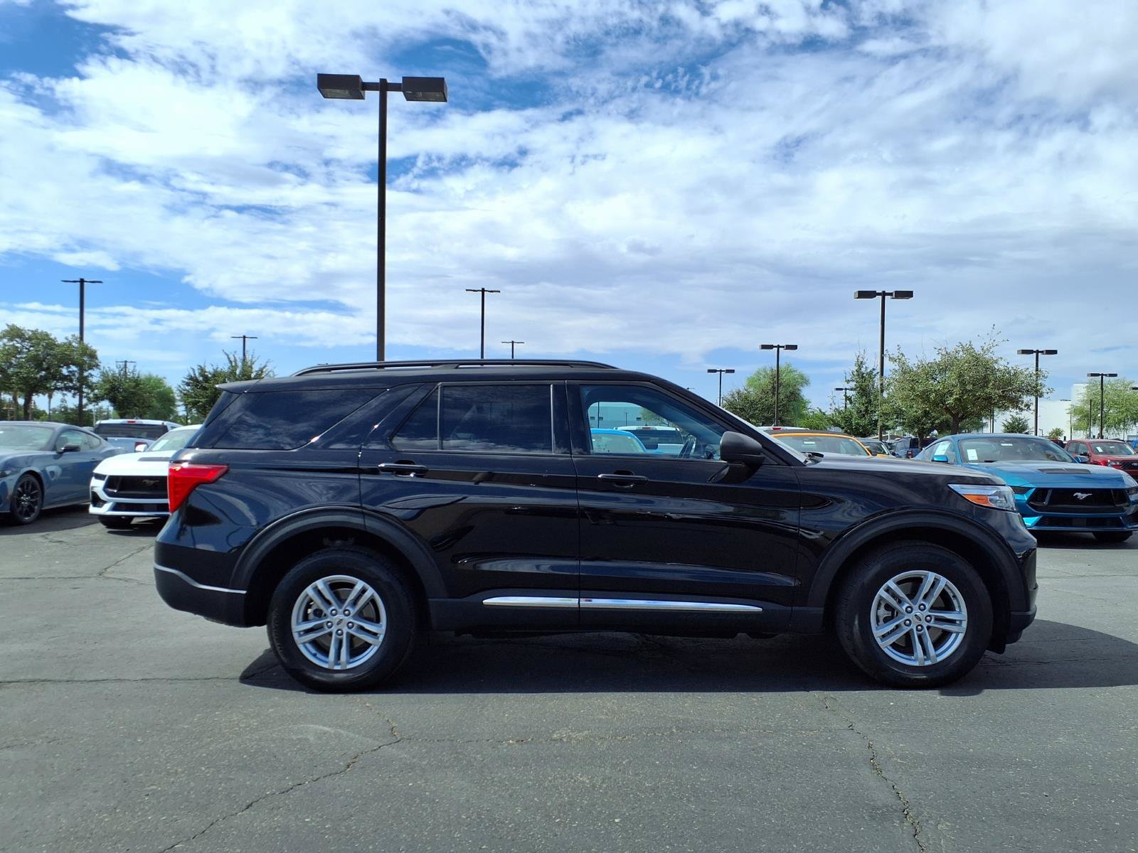 Certified 2024 Ford Explorer XLT w/ Equipment Group 202A AWD/4WD image 7