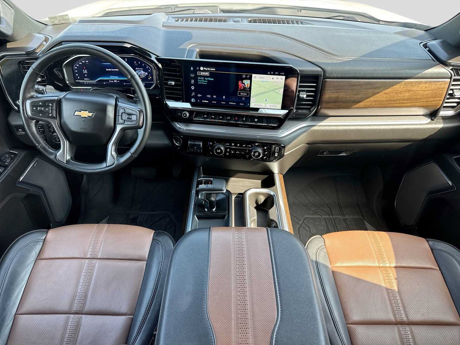 Used 2024 Chevrolet Silverado 1500 High Country w/ High Country Premium Package AWD/4WD image 15