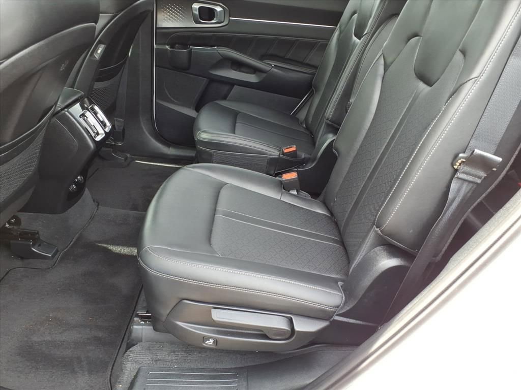 Used 2022 Kia Sorento SX image 12