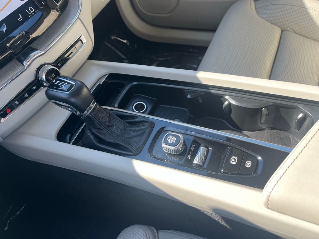 Used 2018 Volvo XC60 T6 Inscription w/ Luxury Seat Package AWD/4WD image 34