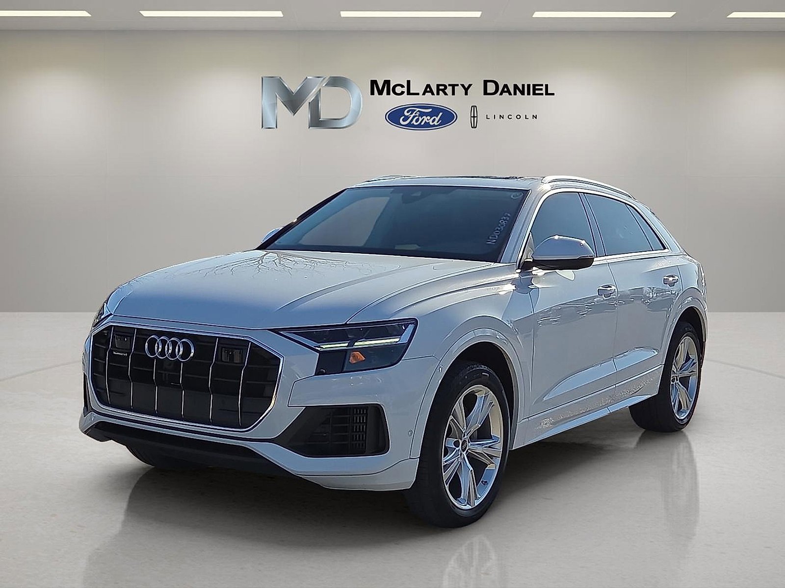 Used 2022 Audi Q8 Premium Plus image 2