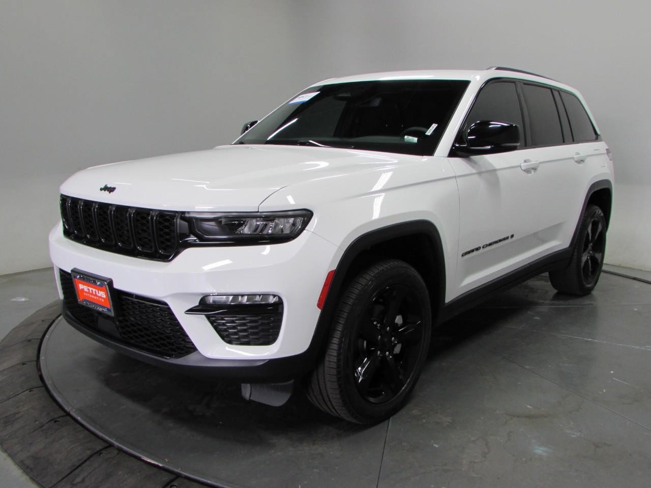 Used 2024 Jeep Grand Cherokee Limited w/ Black Appearance Package AWD/4WD image 3
