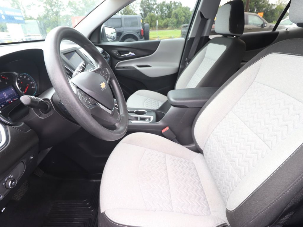 Used 2023 Chevrolet Equinox LT FWD image 2