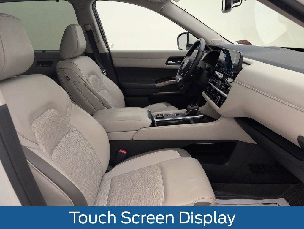 Used 2022 Nissan Pathfinder Platinum w/ Cargo Package image 17