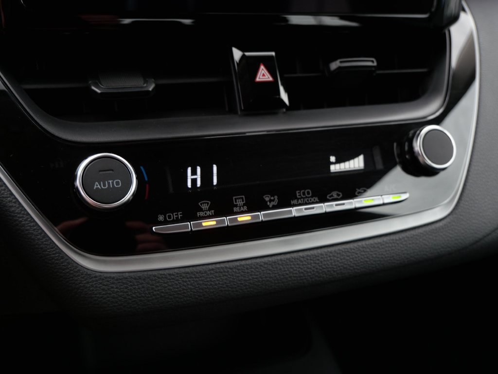 Used 2025 Toyota Corolla LE FWD image 23