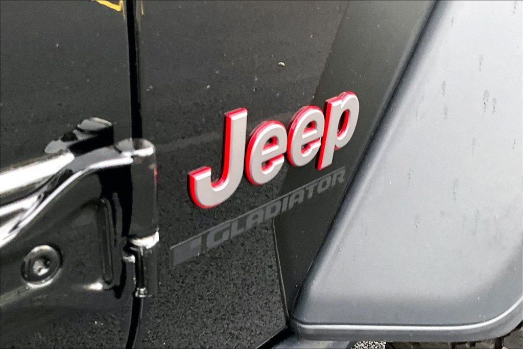 Used 2026 Jeep Gladiator Rubicon w/ Steel Power Dome Hood Package AWD/4WD image 8