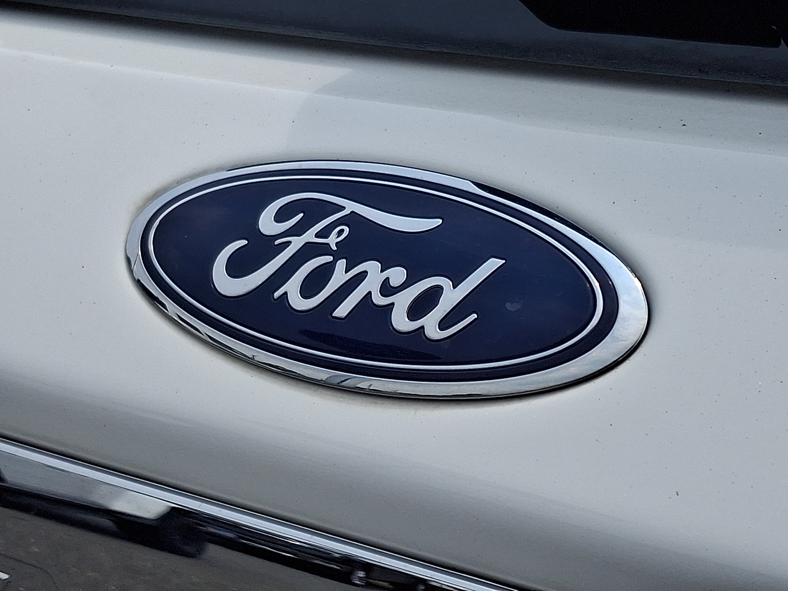 Certified 2022 Ford Explorer XLT w/ Equipment Group 202A AWD/4WD image 31