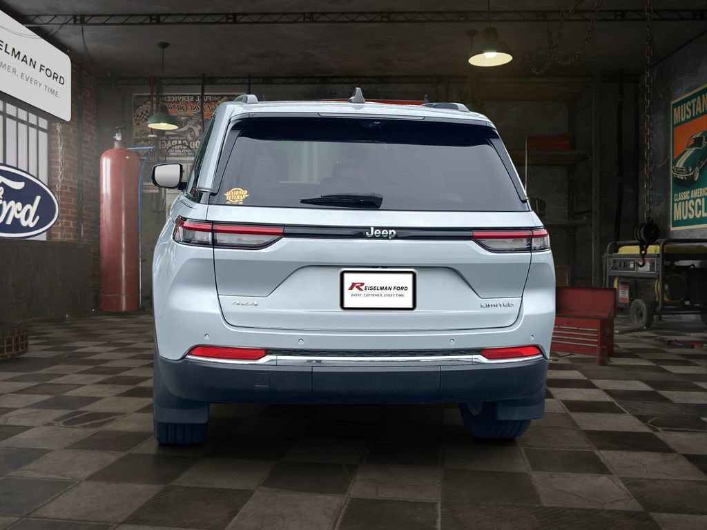 Used 2023 Jeep Grand Cherokee Limited w/ Luxury Tech Group II AWD/4WD image 5