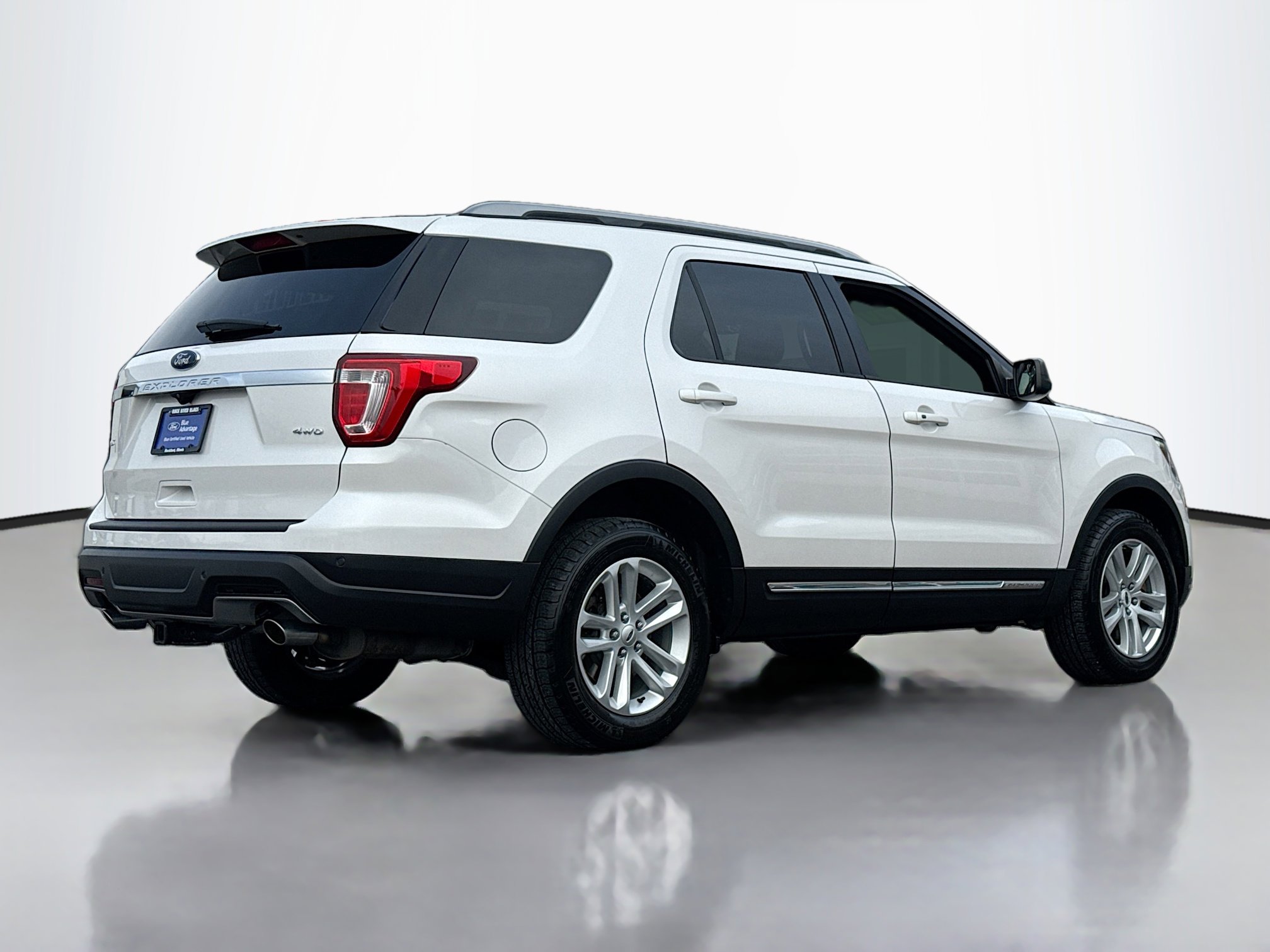 Certified 2018 Ford Explorer XLT image 2