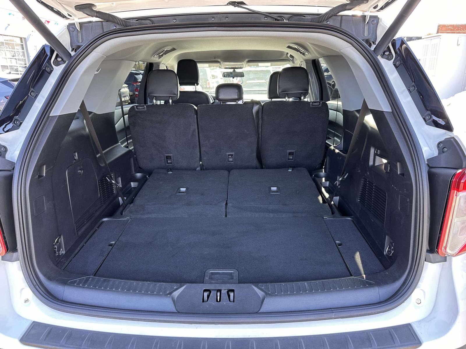 Certified 2022 Ford Explorer XLT w/ Equipment Group 202A image 8