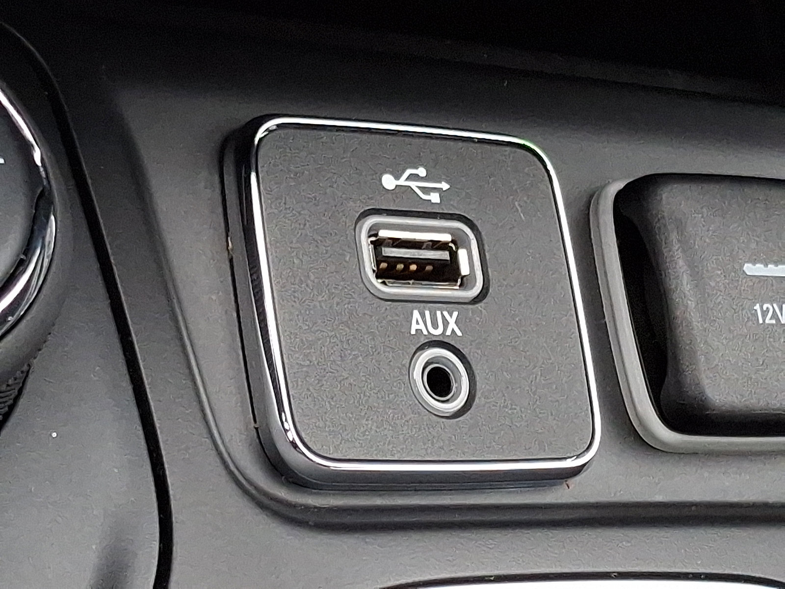 Used 2019 Jeep Cherokee Latitude Plus image 24